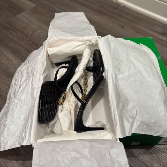 Bottega Veneta Leaf Black Leather Sandals - Picture 13 of 16